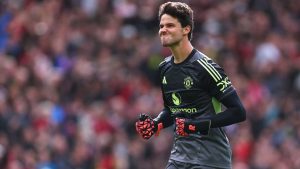 Senne Lammens playing for Manchester United