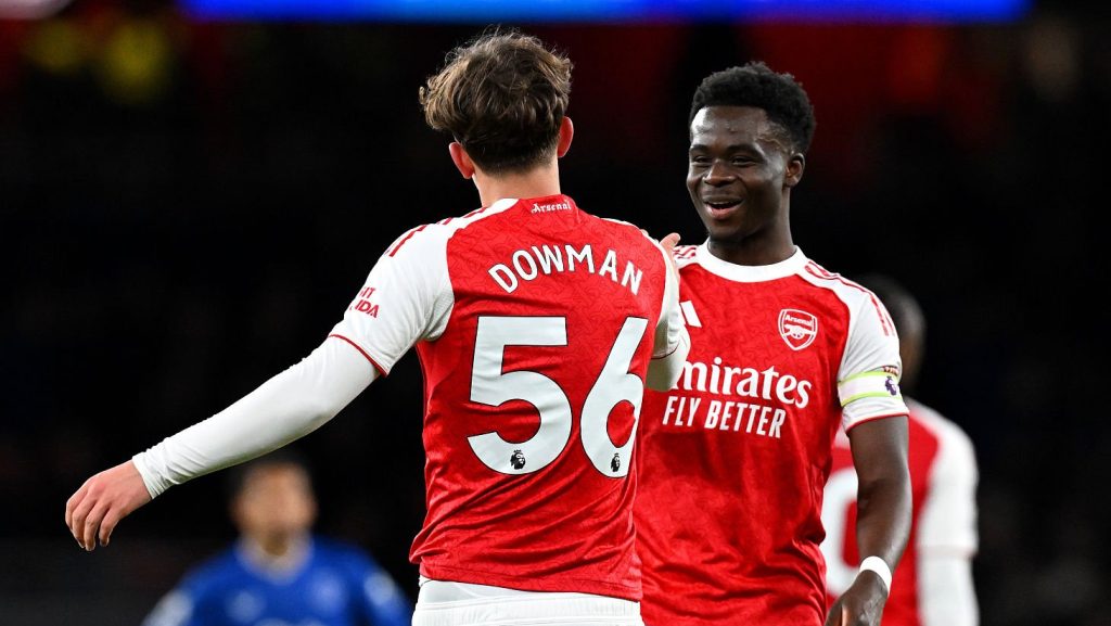 Max Dowman celebrated with Bukayo Saka after his first career goal vs Everton.