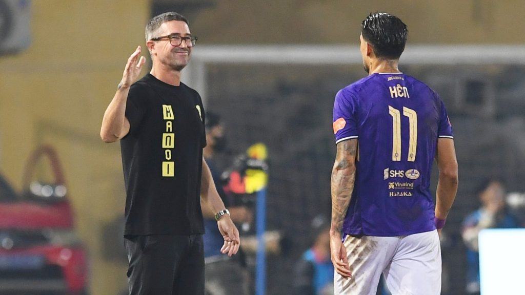 Harry Kewell Do Hoang Hen V.League 2026