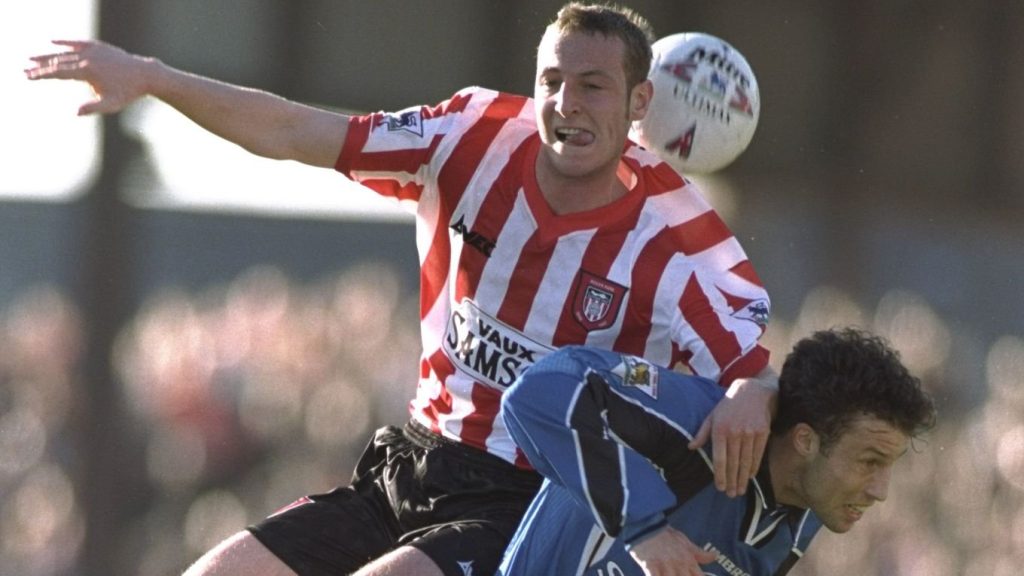 John Mullin of Sunderland Ronny Johnson of Manchester United 