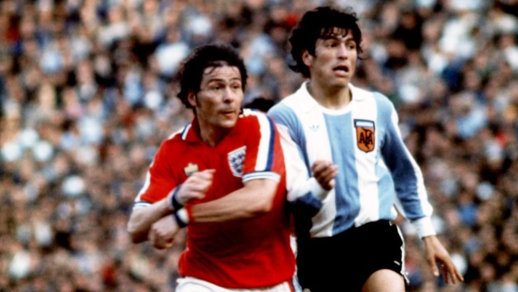 England Stuart Pearson Argentina Daniel Passarella 1977