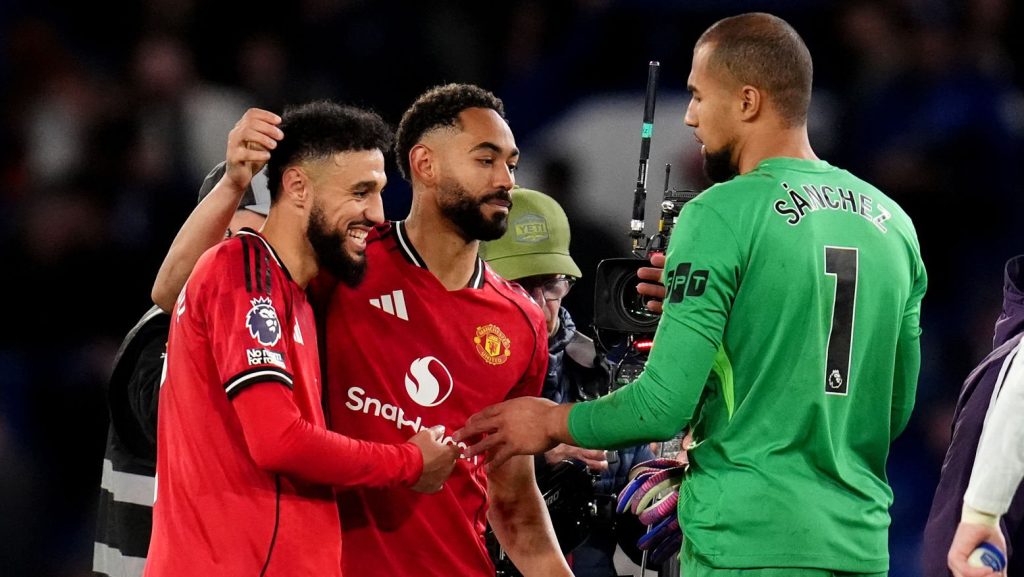 Manchester United Noussair Mazraoui Matheus Cunha Chelsea Robert Sanchez Premier League 2026