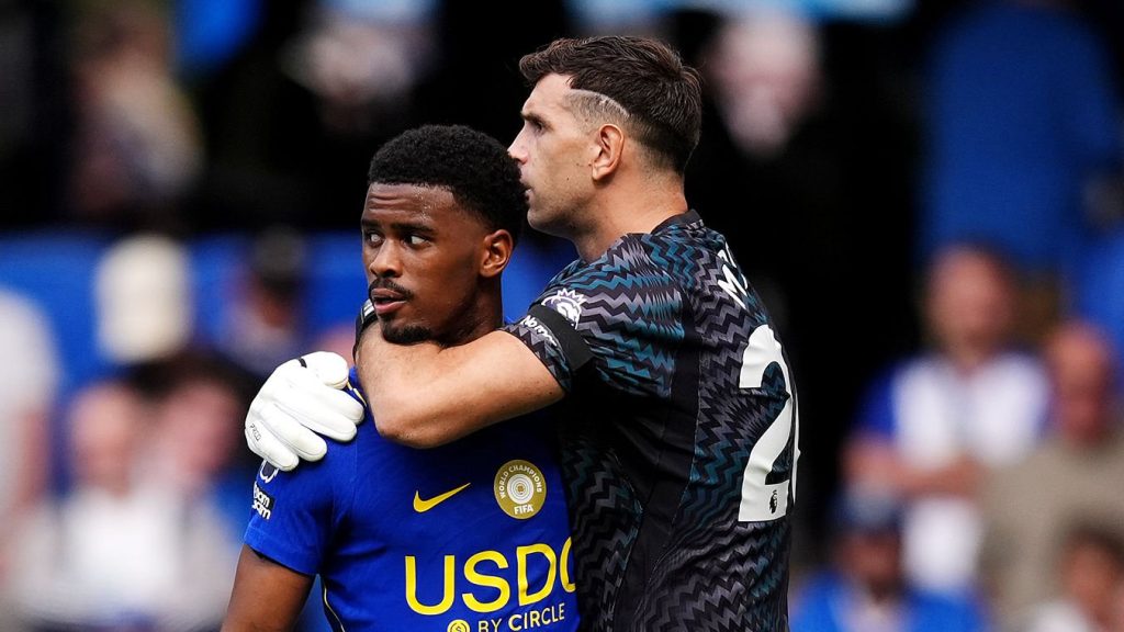 Emiliano Martinez Jorrel Hato Chelsea Premier League 2026